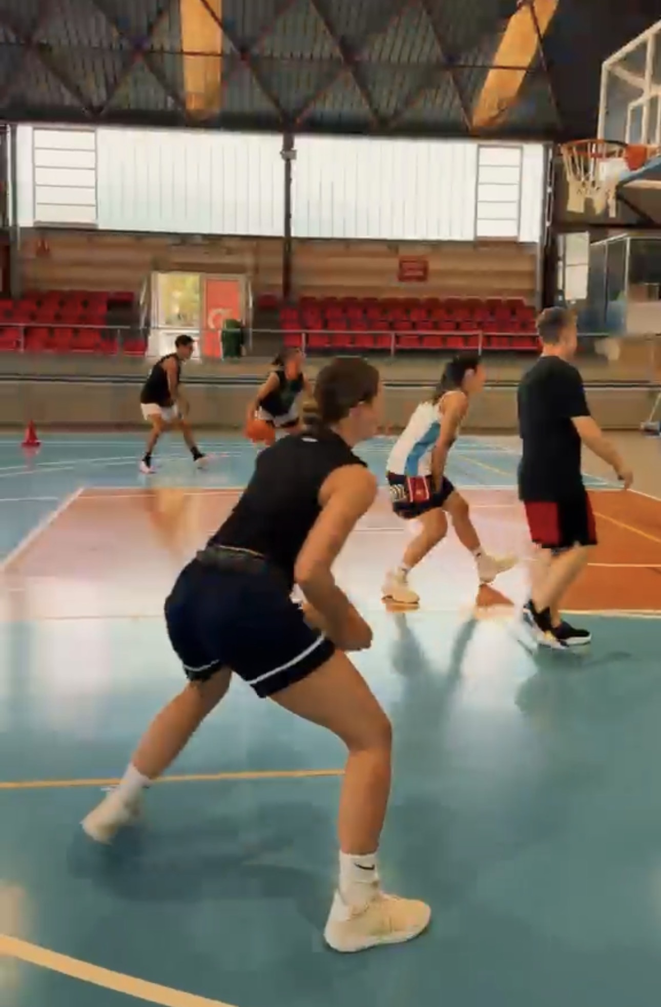 Jugadora atacant en una situació d'1x1