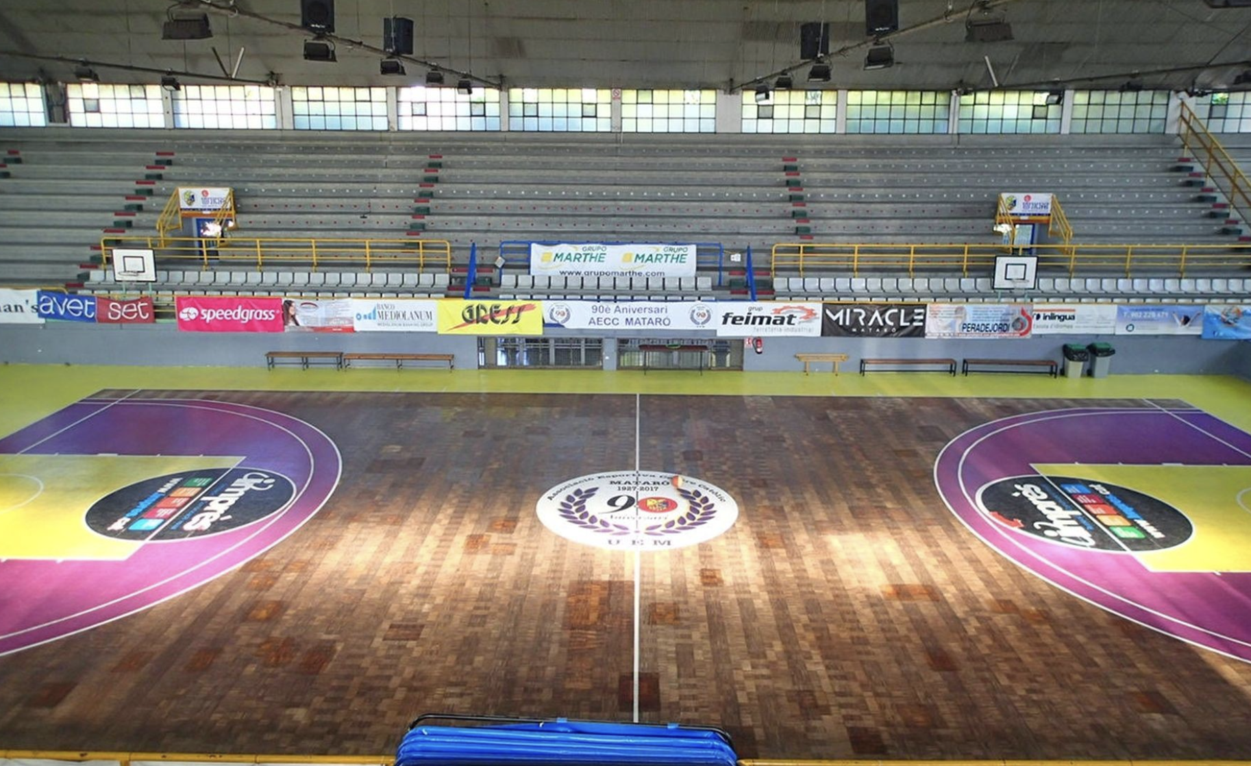 Pista del Palau d'Esports Josep Mora vista des de la grada